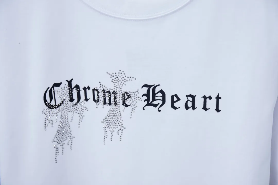 🅿️200 Chrome Hearte 25SS early spring new style, flocking printed hot diamond short sleeves, light luxury, essential item for daily commuting for men and women, correct version, welcome to compare, detailed features · 280 grams of 100% pure cotton double yarn jersey fabric · Special thickened 32 pieces of double-strand 1X1 thread in the same vat custom dyeing · Three-dimensional flocking pattern ➕Imported Australian matte pearl diamonds · Double needle stitching and cross-stitch technology · Original main mark, washed tag, brand moisture-proof paper packaging Color: black/white/blue/burgundy Size: S/M/L/XL
